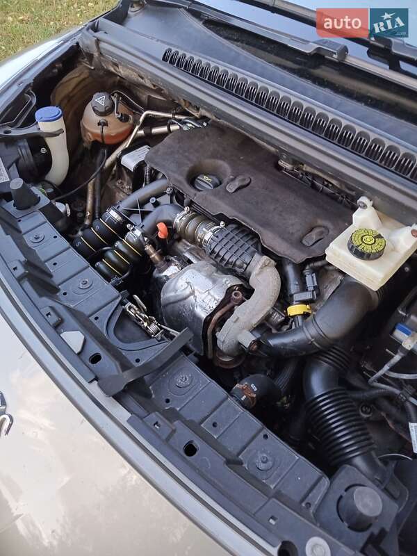 Позашляховик / Кросовер Peugeot 3008 2013 в Звягелі