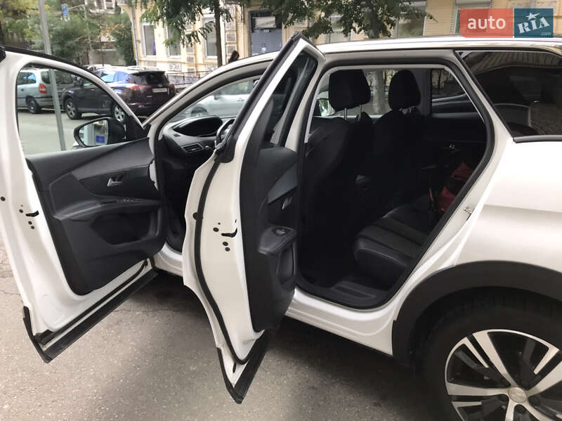 Внедорожник / Кроссовер Peugeot 3008 2017 в Киеве