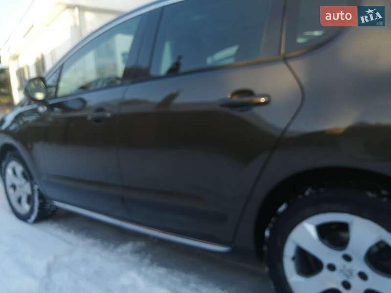 Внедорожник / Кроссовер Peugeot 3008 2011 в Ивано-Франковске