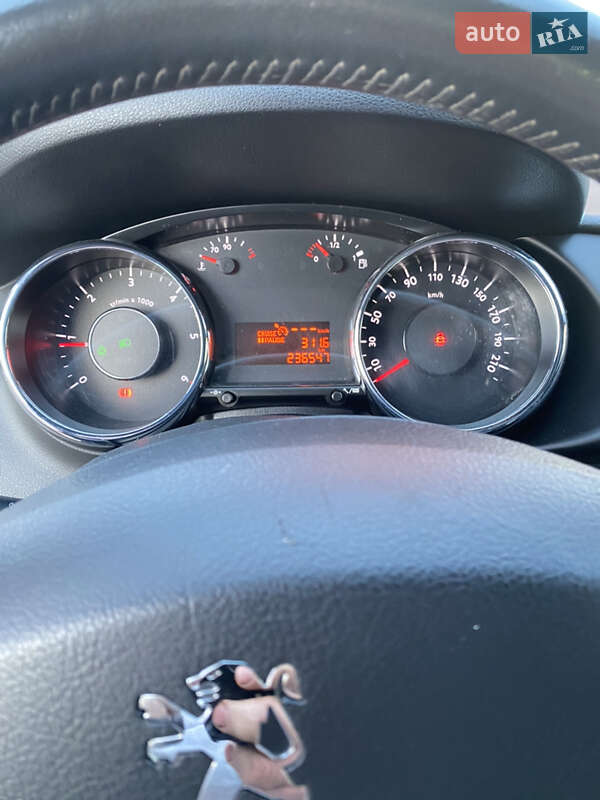 Позашляховик / Кросовер Peugeot 3008 2011 в Тернополі