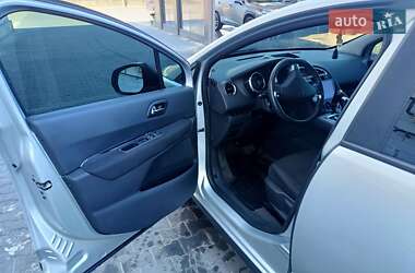 Позашляховик / Кросовер Peugeot 3008 2012 в 