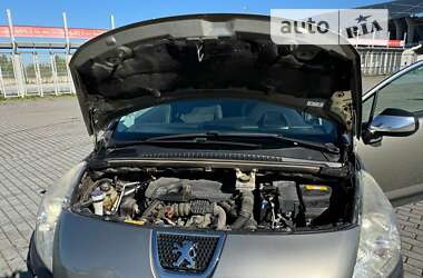 Позашляховик / Кросовер Peugeot 3008 2012 в 