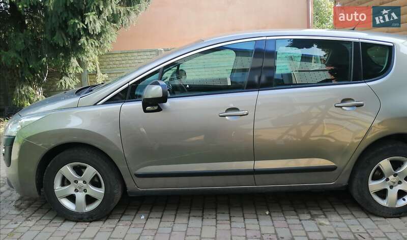 Позашляховик / Кросовер Peugeot 3008 2010 в Луцьку
