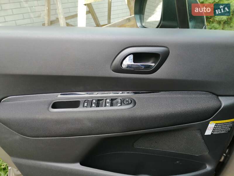 Позашляховик / Кросовер Peugeot 3008 2010 в Луцьку