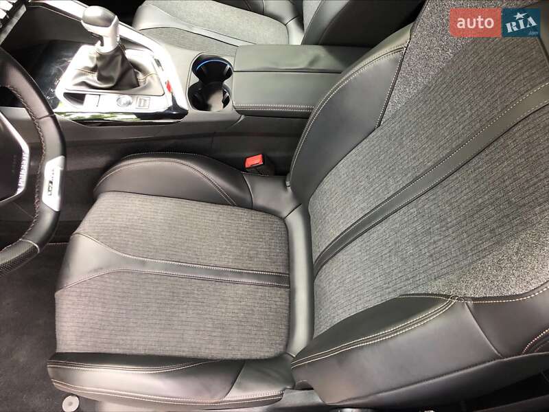 Позашляховик / Кросовер Peugeot 3008 2018 в Одесі