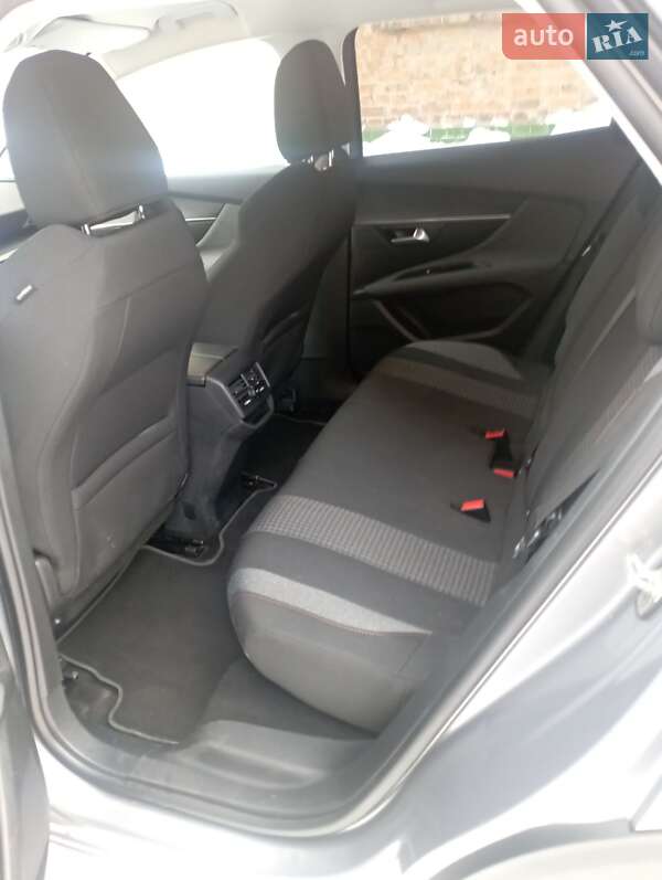 Внедорожник / Кроссовер Peugeot 3008 2017 в Казатине