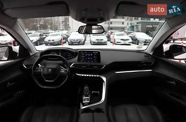 Позашляховик / Кросовер Peugeot 3008 2018 в 