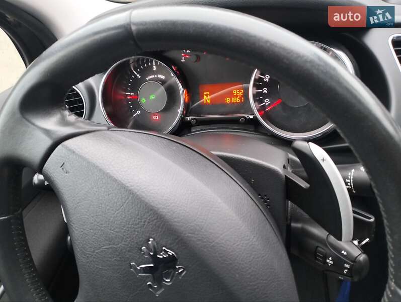 Позашляховик / Кросовер Peugeot 3008 2010 в Луцьку