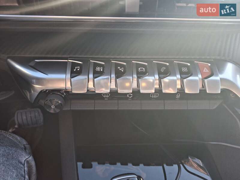 Позашляховик / Кросовер Peugeot 3008 2018 в Львові