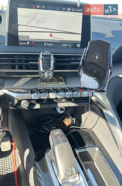 Внедорожник / Кроссовер Peugeot 3008 2017 в 