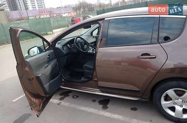 Позашляховик / Кросовер Peugeot 3008 2014 в 