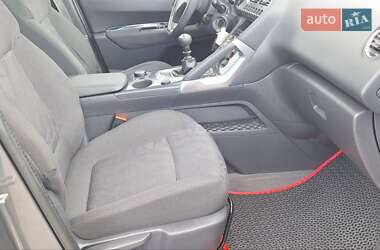 Позашляховик / Кросовер Peugeot 3008 2012 в 
