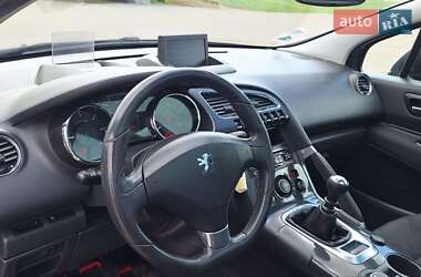 Позашляховик / Кросовер Peugeot 3008 2012 в 