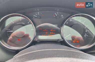 Позашляховик / Кросовер Peugeot 3008 2012 в 