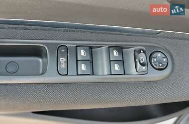 Позашляховик / Кросовер Peugeot 3008 2010 в 