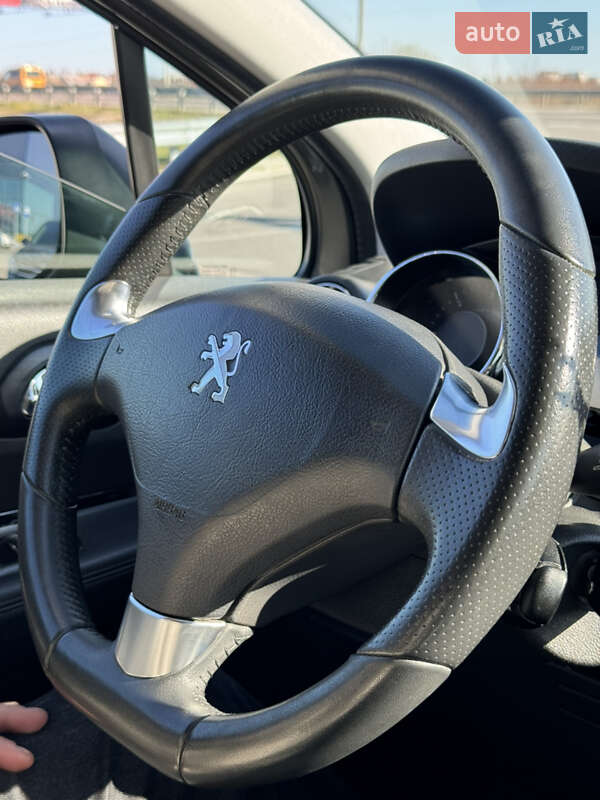 Позашляховик / Кросовер Peugeot 3008 2014 в Львові