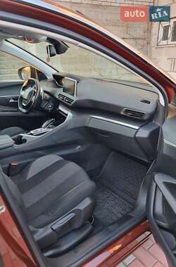 Внедорожник / Кроссовер Peugeot 3008 2018 в 