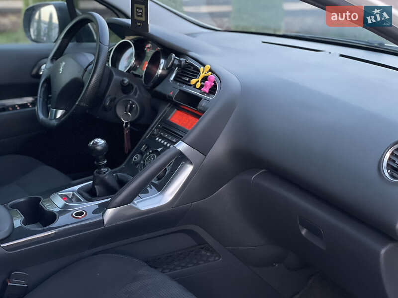 Позашляховик / Кросовер Peugeot 3008 2010 в Чернівцях