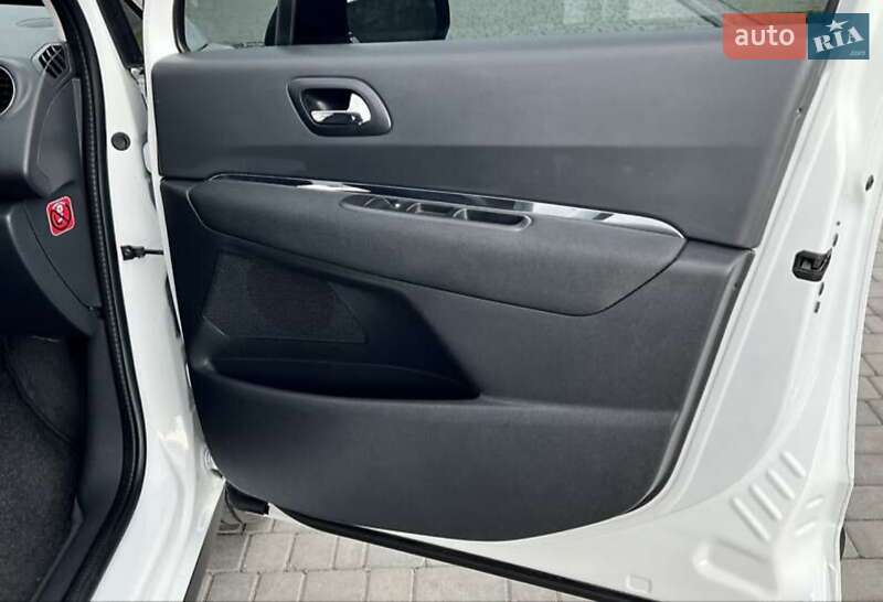 Внедорожник / Кроссовер Peugeot 3008 2015 в Ровно