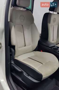 Внедорожник / Кроссовер Peugeot 3008 2013 в 