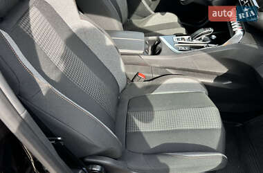 Позашляховик / Кросовер Peugeot 3008 2021 в 