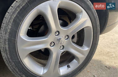 Позашляховик / Кросовер Peugeot 3008 2014 в 