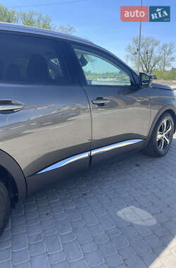 Позашляховик / Кросовер Peugeot 3008 2020 в 