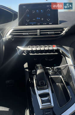 Позашляховик / Кросовер Peugeot 3008 2020 в 