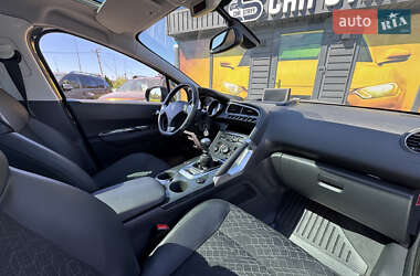 Позашляховик / Кросовер Peugeot 3008 2014 в 