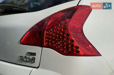 Внедорожник / Кроссовер Peugeot 3008 2011 в 