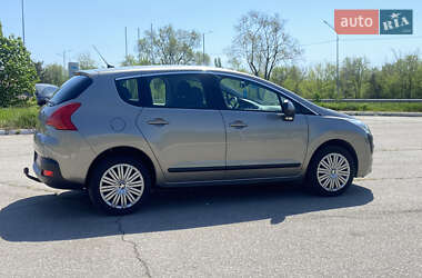 Позашляховик / Кросовер Peugeot 3008 2010 в 