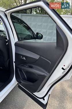Позашляховик / Кросовер Peugeot 3008 2019 в 