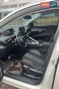Внедорожник / Кроссовер Peugeot 3008 2017 в 