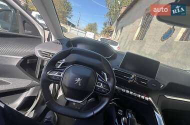 Внедорожник / Кроссовер Peugeot 3008 2017 в 