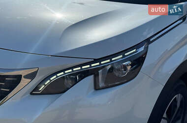 Позашляховик / Кросовер Peugeot 3008 2018 в 