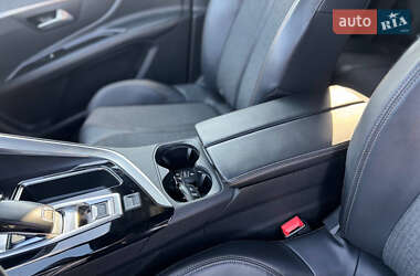 Позашляховик / Кросовер Peugeot 3008 2018 в 