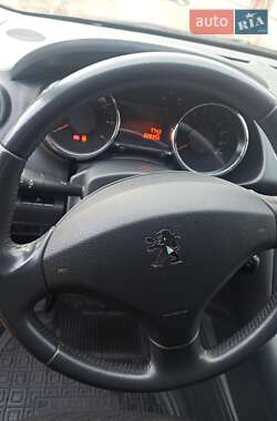 Внедорожник / Кроссовер Peugeot 3008 2009 в 