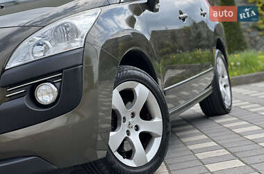 Позашляховик / Кросовер Peugeot 3008 2011 в 