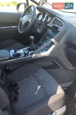 Позашляховик / Кросовер Peugeot 3008 2011 в 