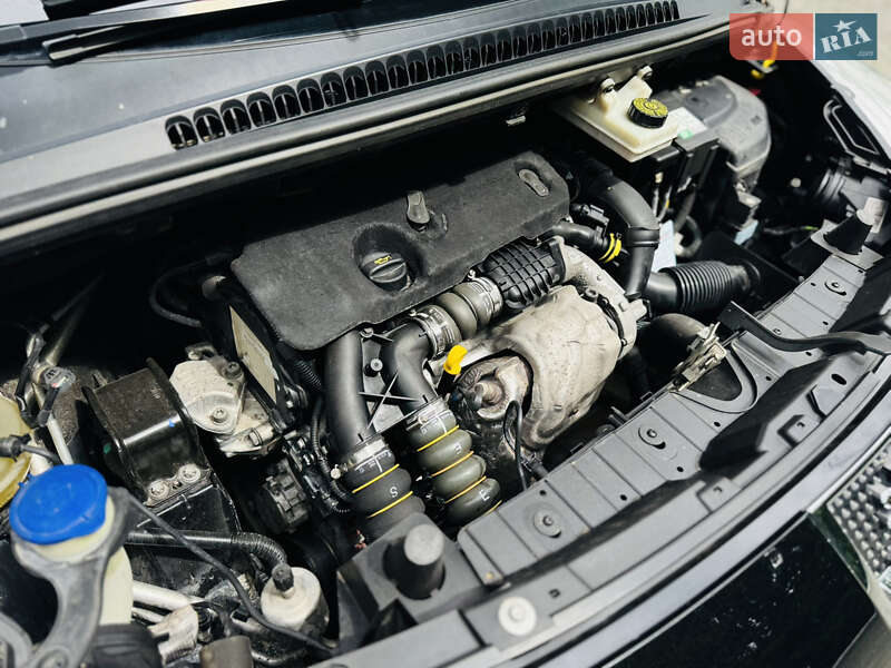 Позашляховик / Кросовер Peugeot 3008 2010 в Чернівцях