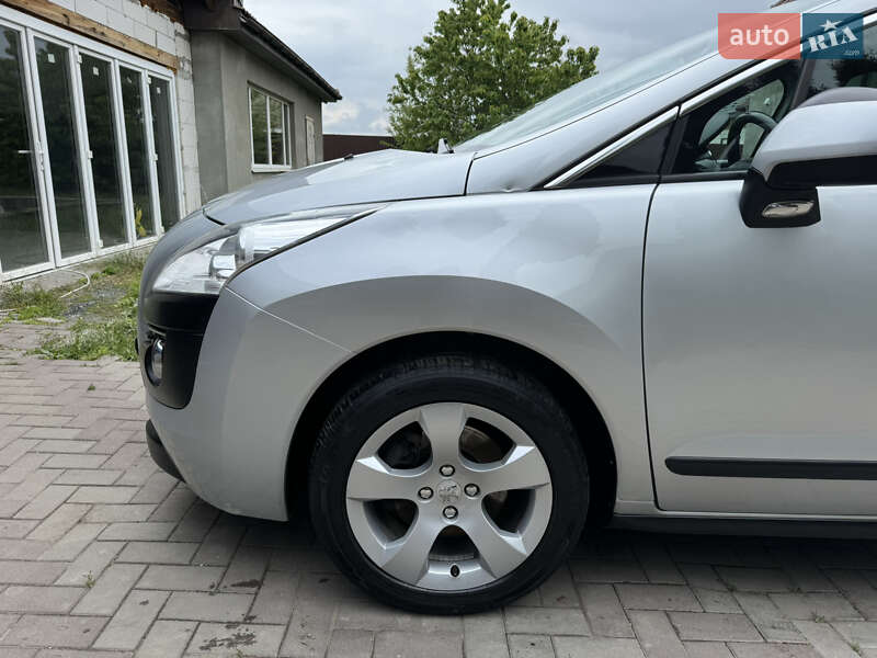 Позашляховик / Кросовер Peugeot 3008 2011 в Луцьку