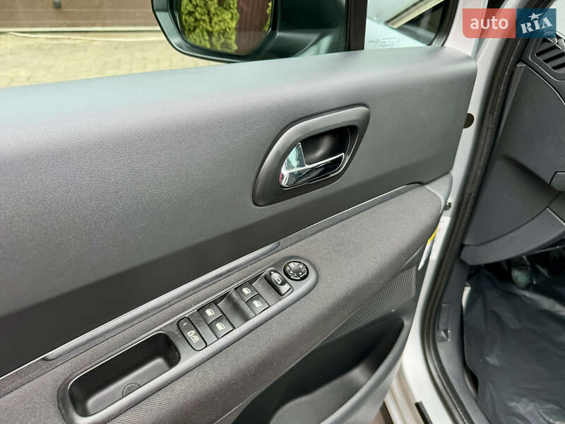 Позашляховик / Кросовер Peugeot 3008 2011 в Луцьку