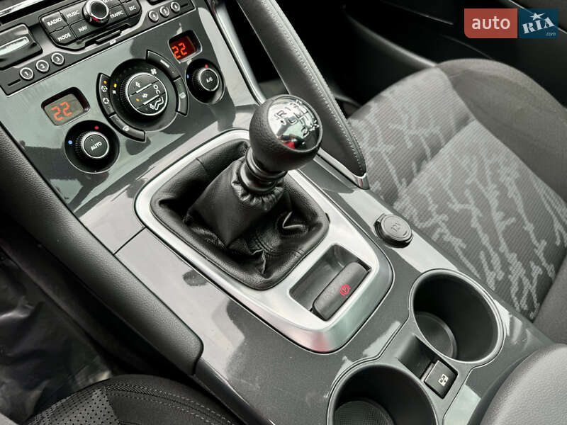 Позашляховик / Кросовер Peugeot 3008 2011 в Луцьку