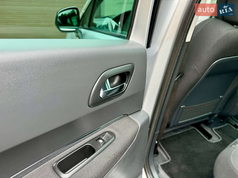 Позашляховик / Кросовер Peugeot 3008 2011 в Луцьку