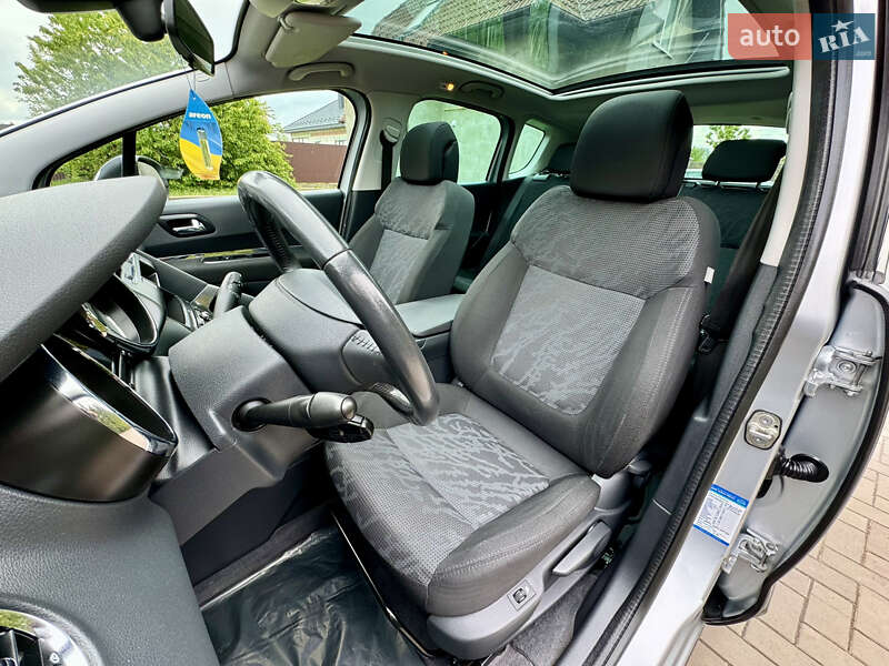 Позашляховик / Кросовер Peugeot 3008 2011 в Луцьку
