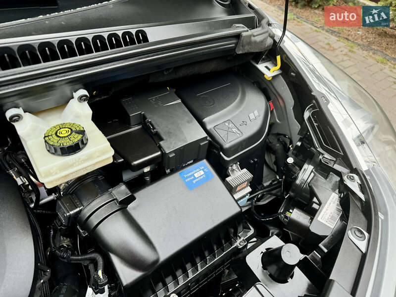 Позашляховик / Кросовер Peugeot 3008 2011 в Луцьку