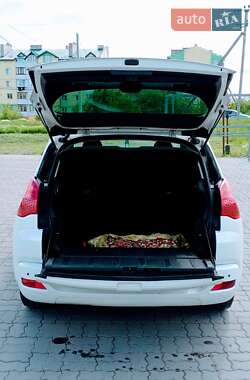 Позашляховик / Кросовер Peugeot 3008 2010 в 