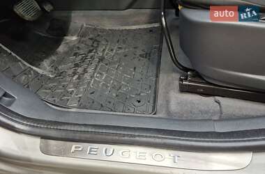 Внедорожник / Кроссовер Peugeot 3008 2011 в 