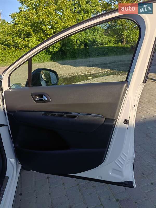 Позашляховик / Кросовер Peugeot 3008 2013 в Косові