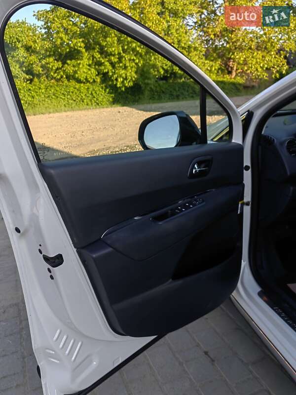 Позашляховик / Кросовер Peugeot 3008 2013 в Косові